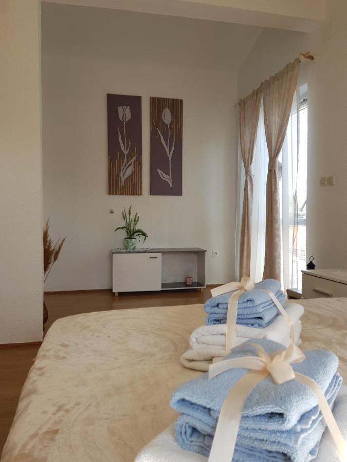 Apartmani Mlaja เทรอปาย ภายนอก รูปภาพ