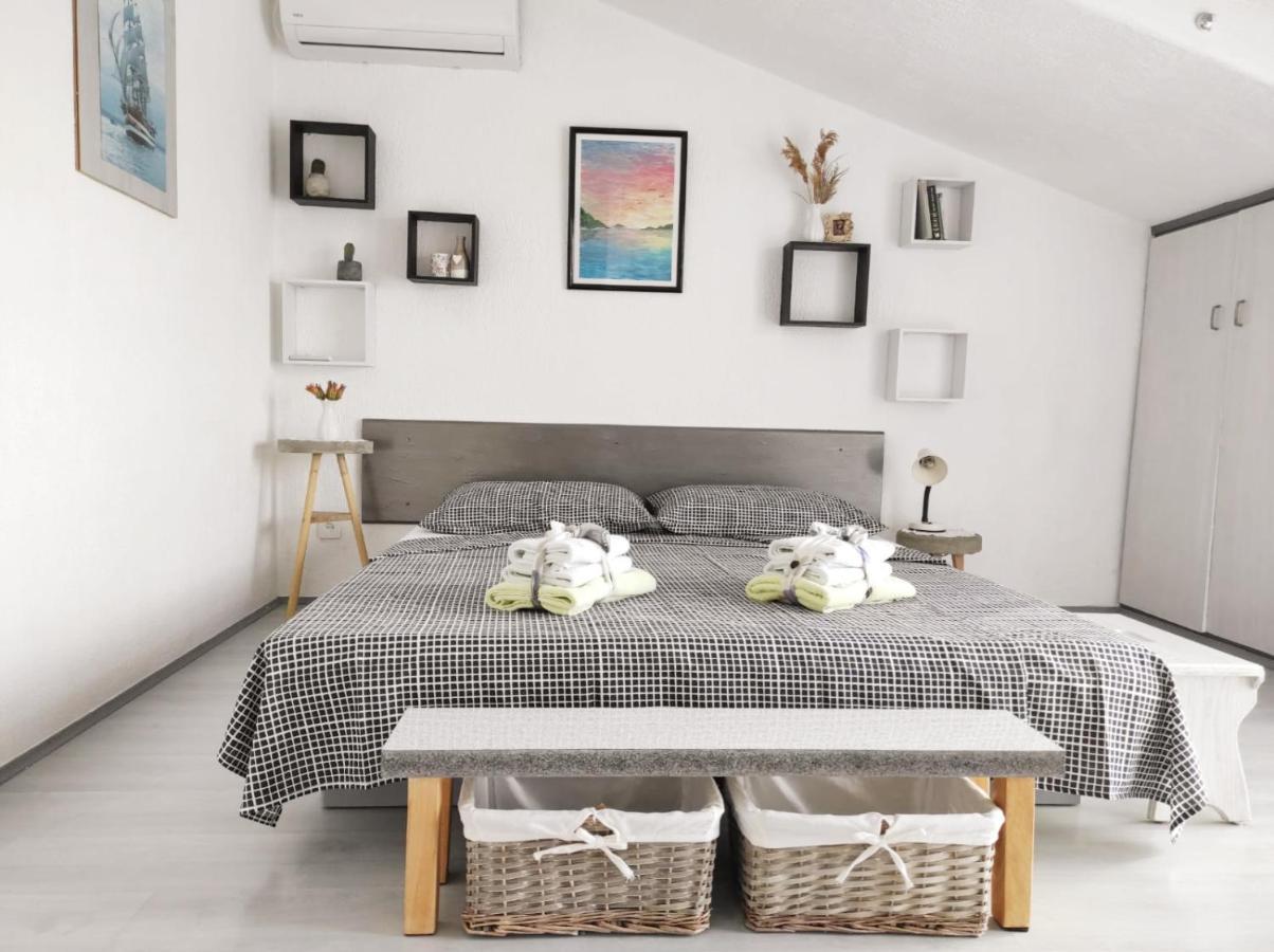 Apartmani Mlaja เทรอปาย ภายนอก รูปภาพ